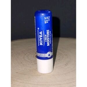New Nivea A‎ Kiss Of Moisture Essential Lip Care 0.17 oz Germany HTF Formula